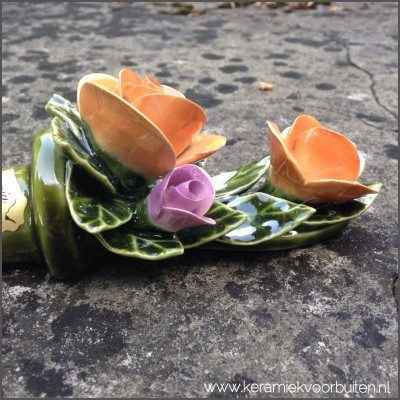 Tuiltje met 2 oranje roosjes en lila